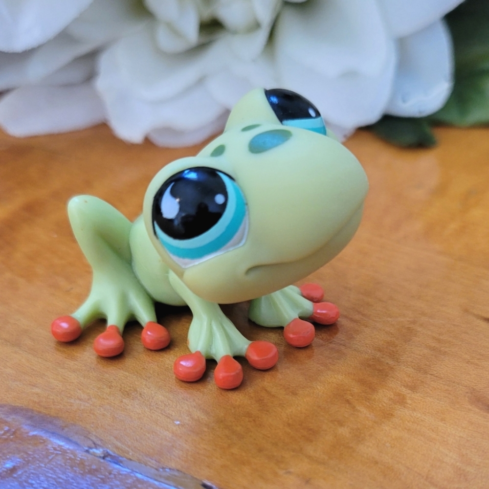 Littlest Pet Shop LPS #805 Frog Green Spotted Red Toes Blue Eyes 2007